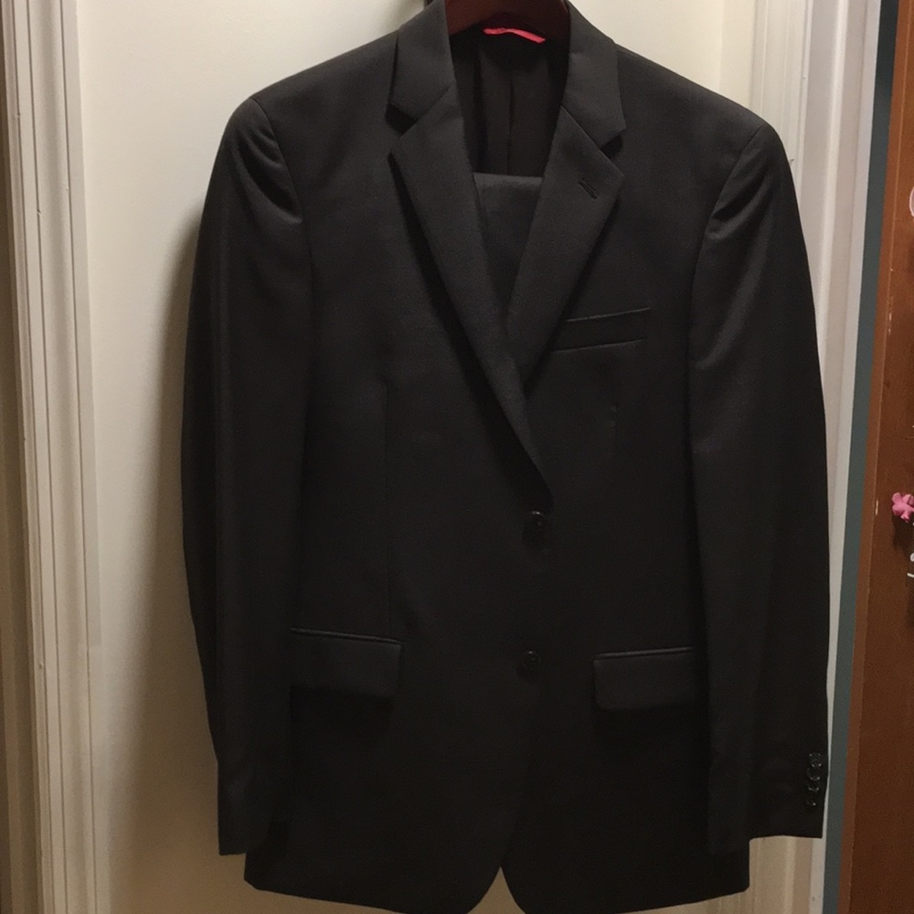 Alfani Red suit Never worn, chocolate brown.